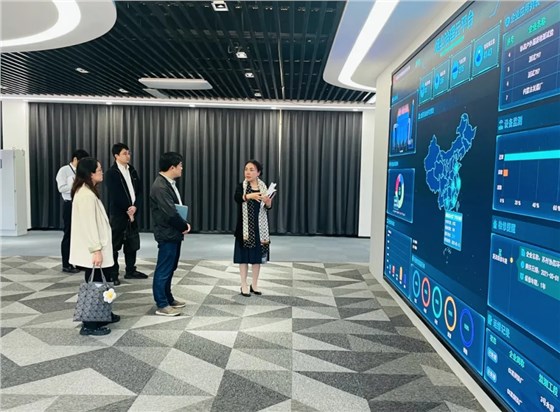 蘇州市社保中心副主任朱敏峰一行蒞臨我司開展政協(xié)提案工作調(diào)研插圖3 蘇州市社保中心副主任朱敏峰一行蒞臨我司開展政協(xié)提案工作調(diào)研插圖3